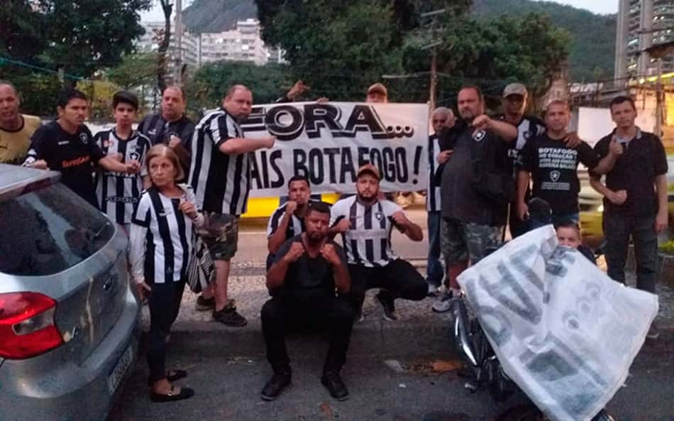 Torcida Botafogo - Protesto