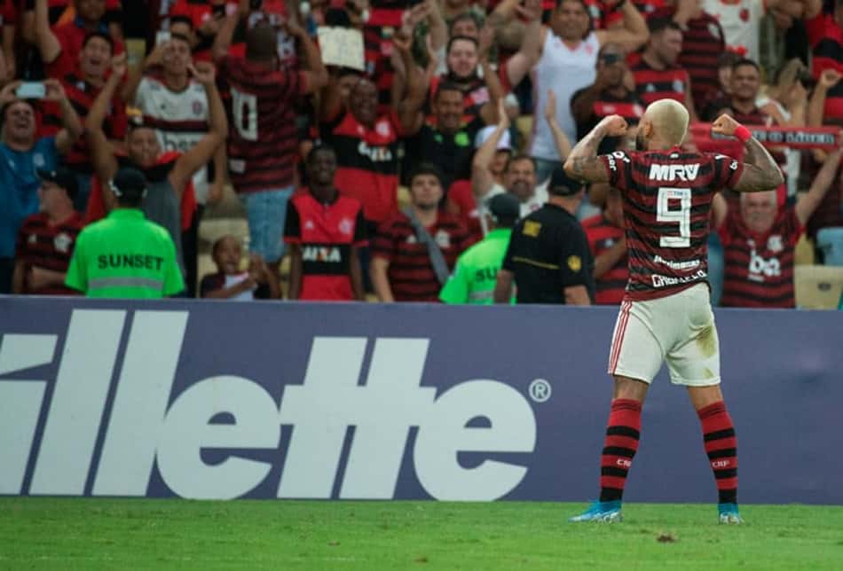 Talento e solidez levam Flamengo a turno perfeito no Maracanã