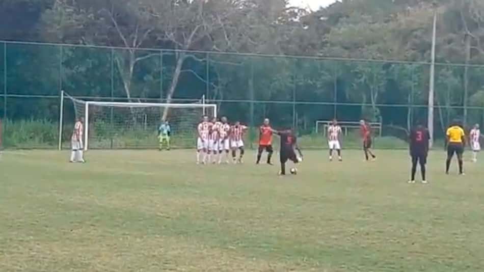 Jogador do Íbis marca golaço e é alvo de protestos: 'O desgraçado ainda comemorou'