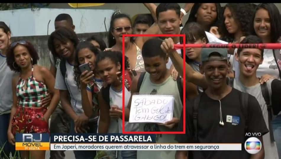 Torcedor do Flamengo exibe recado ao vivo no RJTV: 'Sábado tem gol do Gabigol'