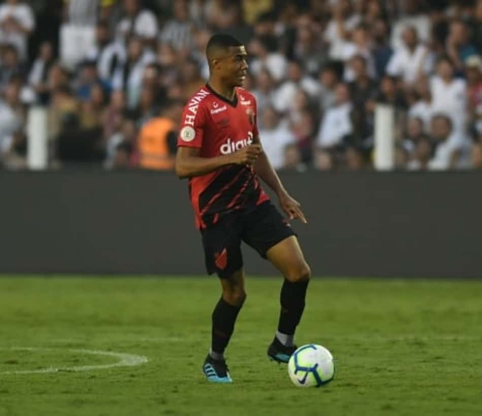 Erick vê Athletico precisando ser mais 'cascudo' e 'maduro' como visitante na Libertadores
