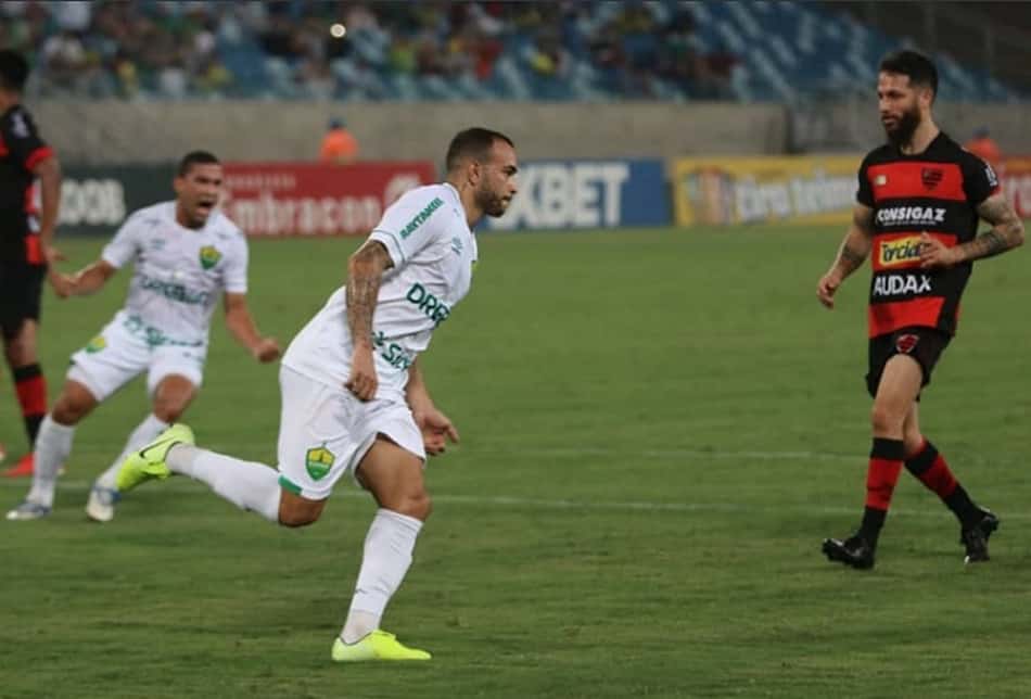 Cuiabá continua perto do G4 batendo o Oeste na Arena Pantanal