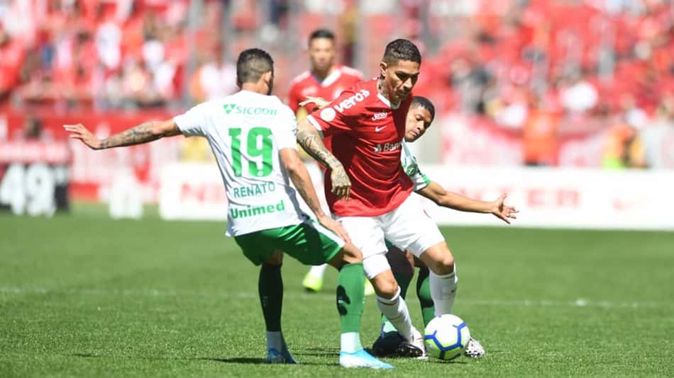 Sob protestos da torcida, Guerrero garante: 'Raça e vontade nunca vão faltar'