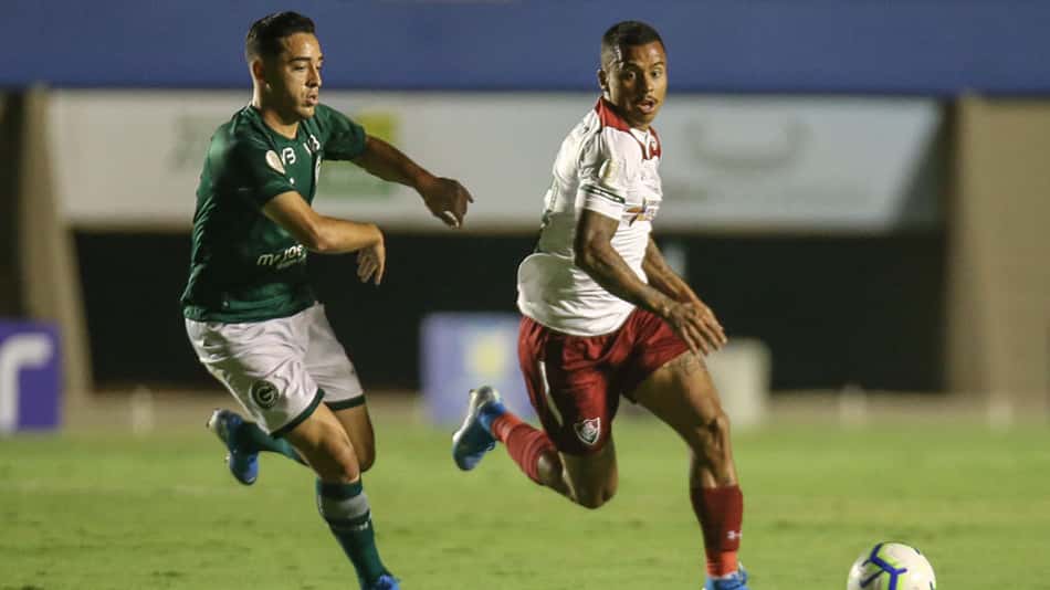 Fluminense joga mal, perde para o Goiás e retorna ao Z4 do Brasileiro