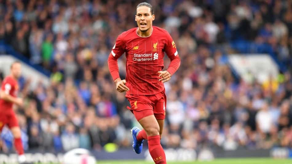 'Todos devemos cuidar um do outro', diz Van Dijk em postagem na internet