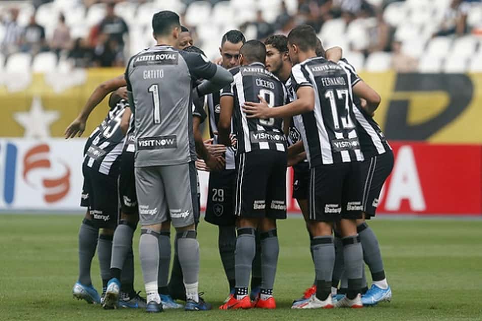 Botafogo encara sequência de jogos no BR e questão física volta à pauta
