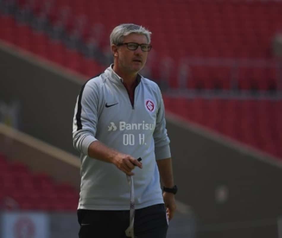 Sem a imprensa, Odair Hellmann define Internacional para encarar o Flamengo