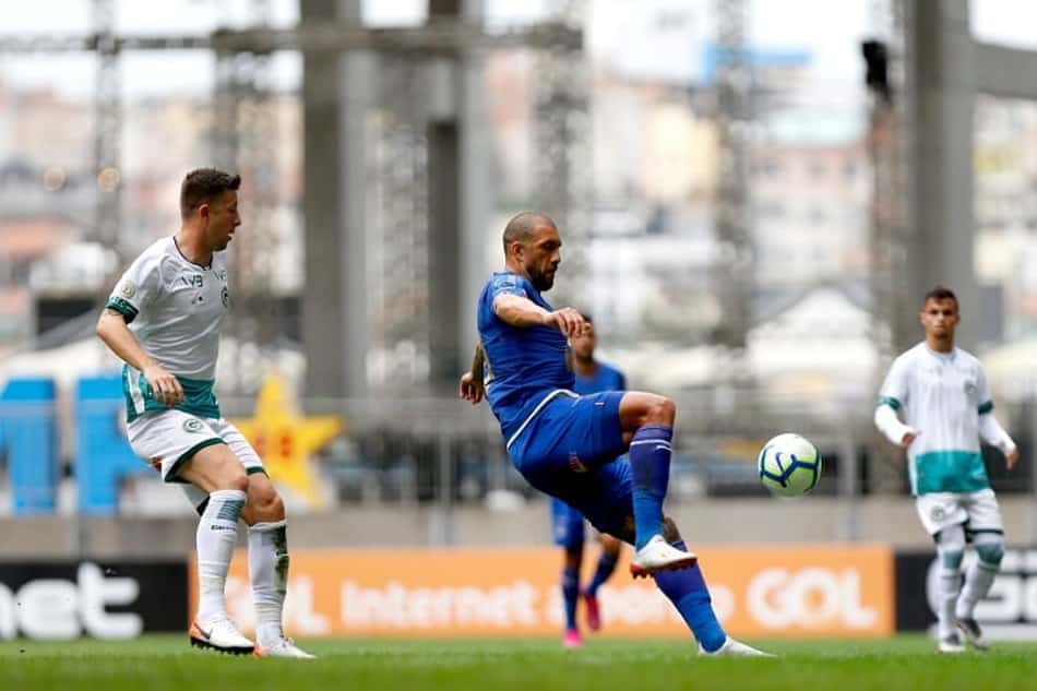 Zagueiro do Goiás pede atenção ao time para duelo diante do São Paulo