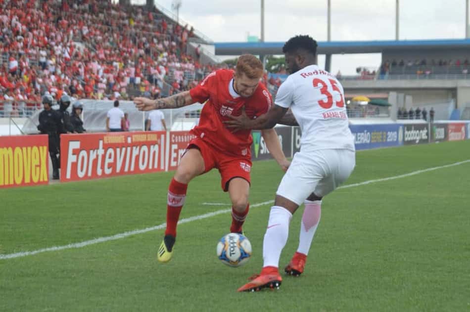 Ferrugem lesiona a clavícula e está fora da temporada 2019