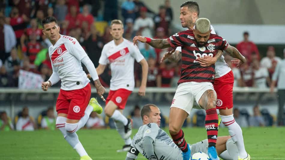 Odair Hellmann ataca CBF e árbitro após revés contra o Flamengo