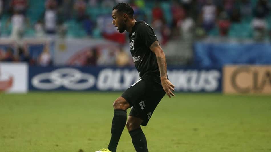 Botafogo perdeu para o Bahia e chegou ao terceiro jogo sem vitória no Campeonato Brasileiro. Gilson (foto) foi expulso ainda no primeiro tempo, dificultando a vida do Glorioso, que ficou perdido na partida. O destaque positivo ficou por conta de Diego Souza, que conseguiu criar chances de perigo para a equipe carioca. Veja as notas a seguir por Rafael Bortoloti (reporterbota@lancenet.com.br)<br>