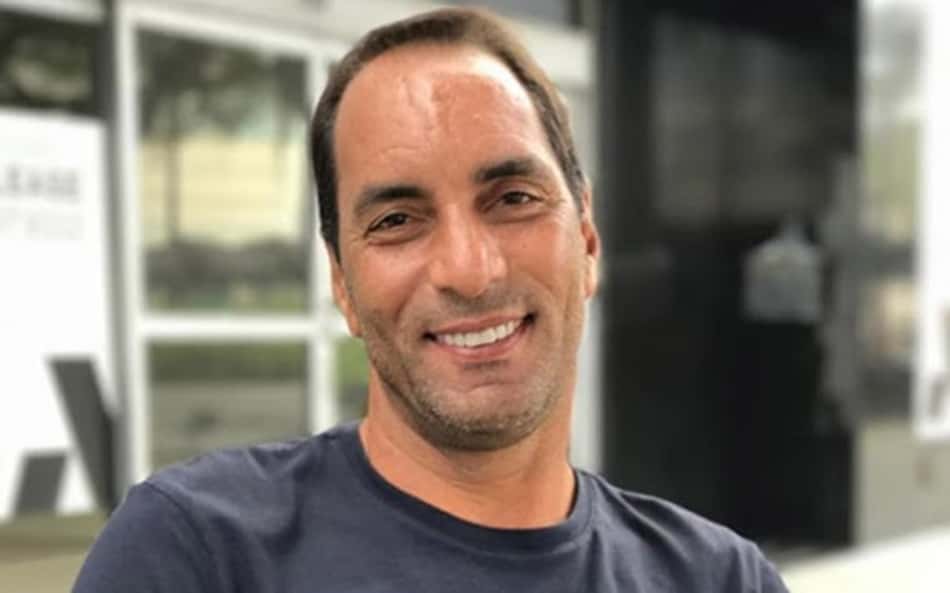Edmundo recebe primeira dose da vacina contra Covid-19: 'Confesso que fiquei emocionado'