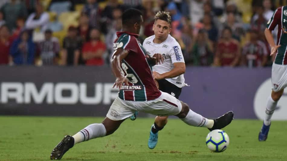Em jogo quente no Maracanã, Fluminense e Santos empataram em 1 a 1 na noite desta quinta-feira, pela 21ª rodada do Campeonato Brasileiro. O Peixe não teve uma grande atuação, e o venezuelano Soteldo foi o grande destaque dos paulistas. Confira as notas do Santos no LANCE! (por Gabriel Grey)