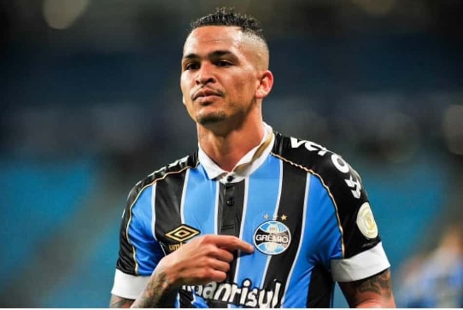 Provável titular contra o Pelotas, Luciano completa oito anos de profissional