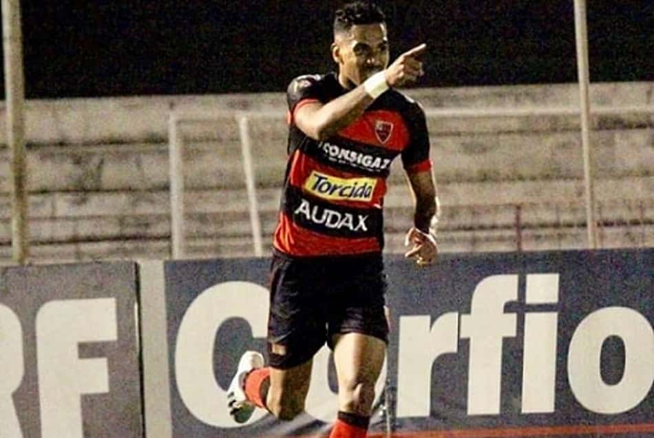 Fábio chega aos sete gols e mira artilharia da Série B: 'Com muito trabalho'