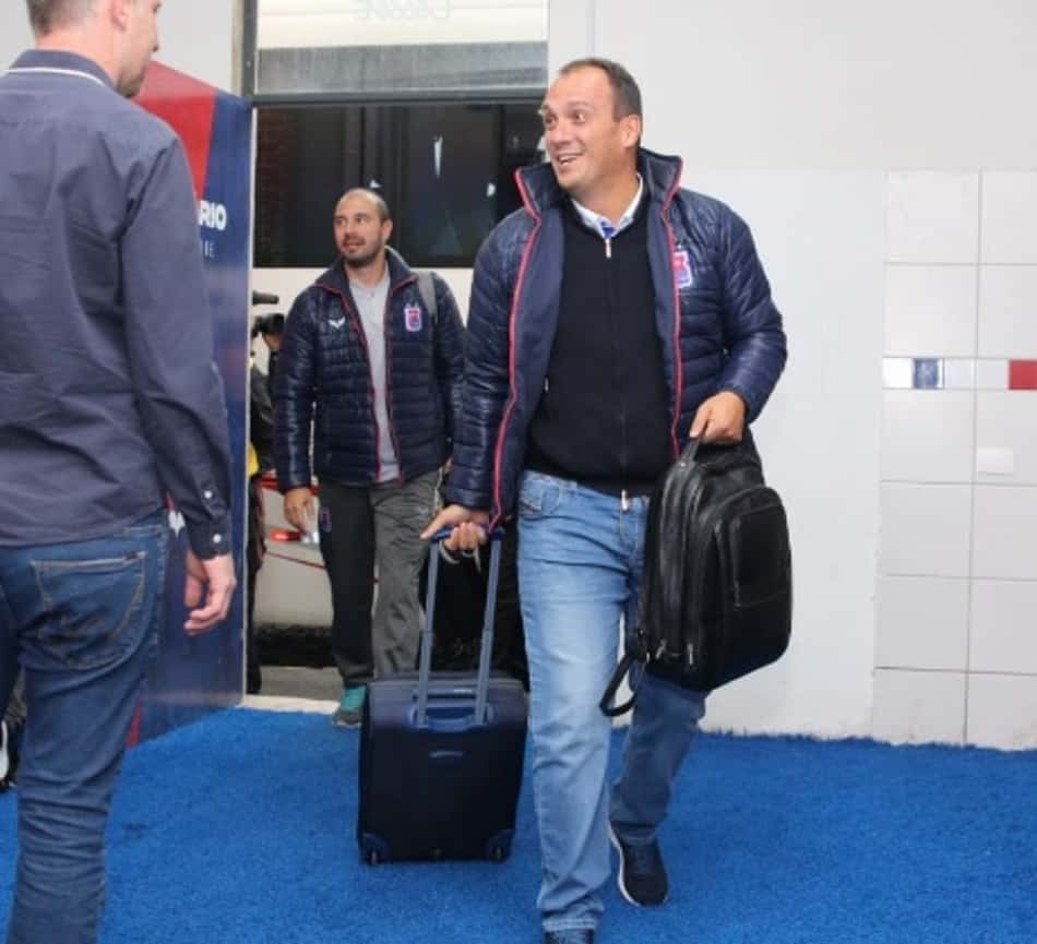 Dirigente do Paraná afirma que o clube busca três reforços para fechar o grupo