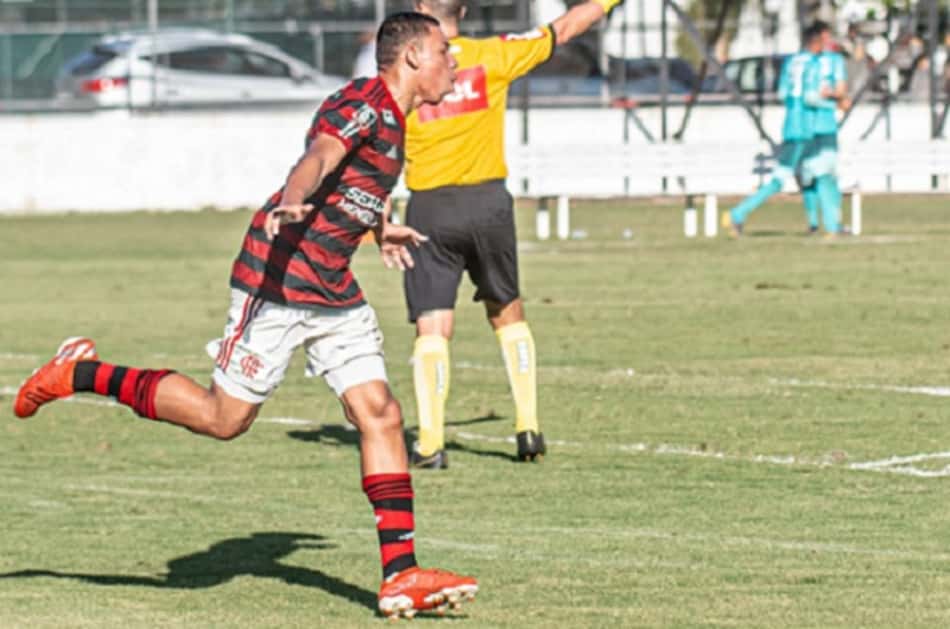 Atacante ex-Flamengo tem conversas avançadas com o Corinthians