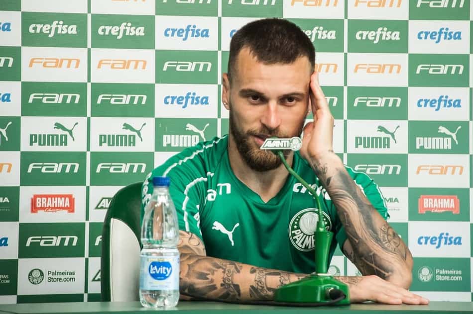 Atitude de Lucas Lima é repudiada na web após mortes de funcionários do Palmeiras por Covid-19
