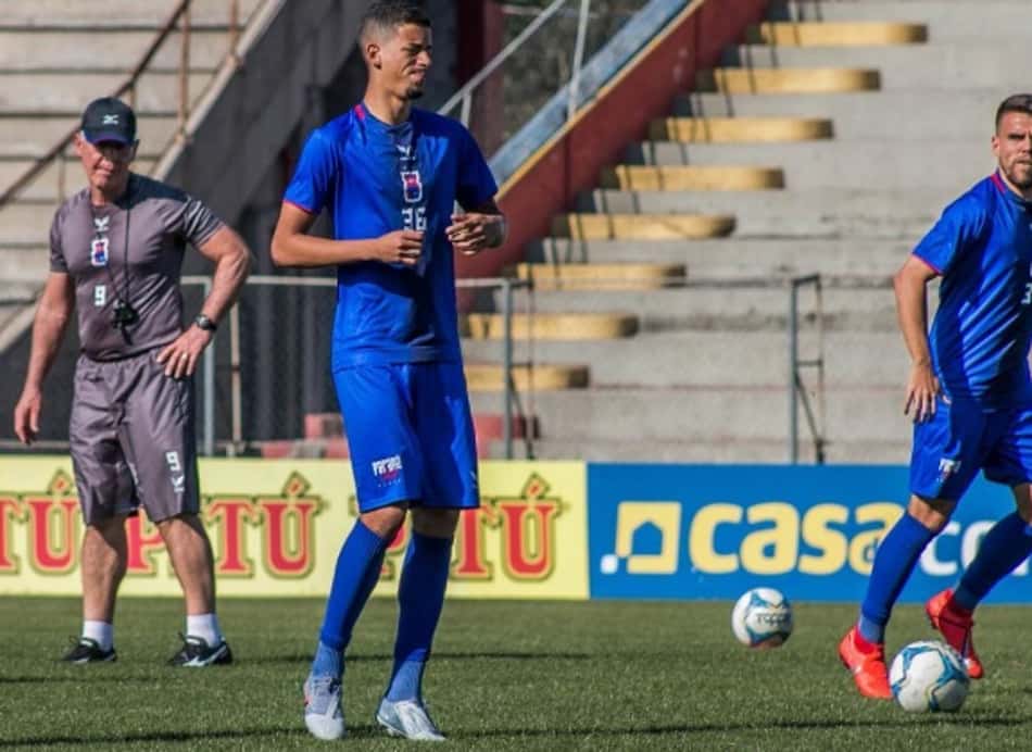 Marquinhos vibra com primeira Série B da carreira e sonha com acesso pelo Paraná