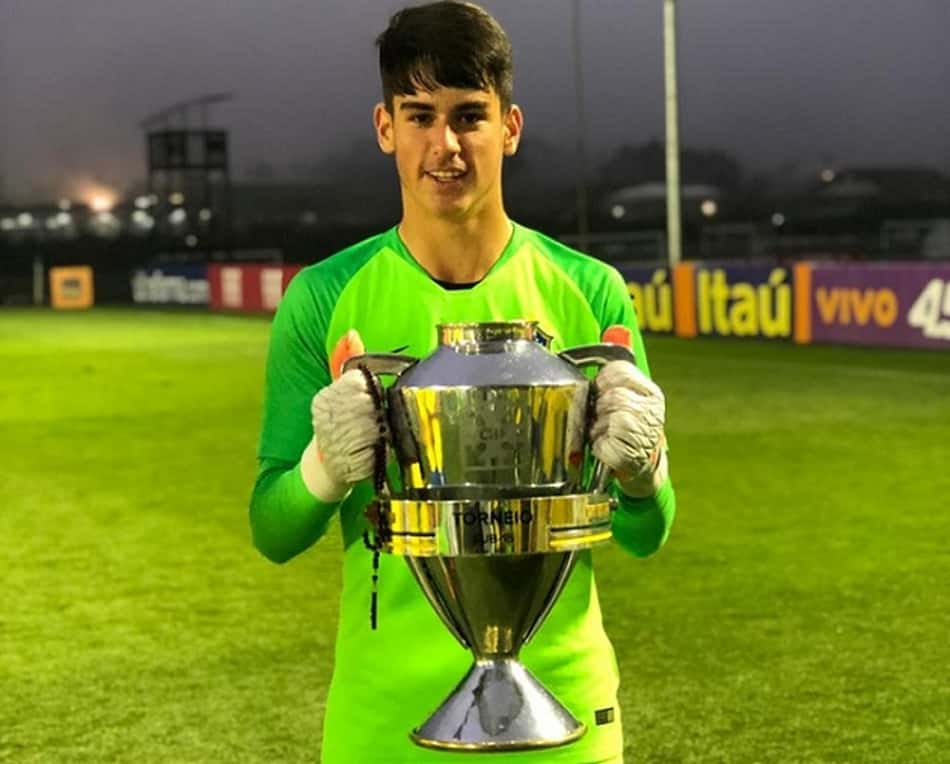 Goleiro do Bahia comemora conquista pela Seleção Brasileira Sub-15