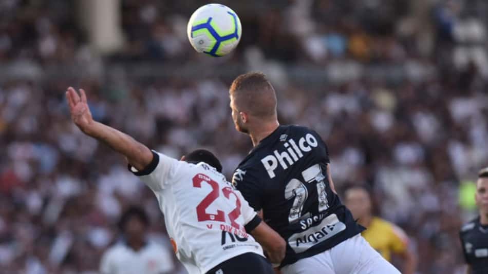 Vasco desperdiça chances e não faz valer superioridade numérica