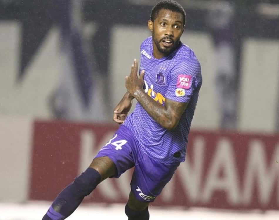 Encantado com vida no Japão, Rhayner agradece ao futebol e a primo por 'insistência'