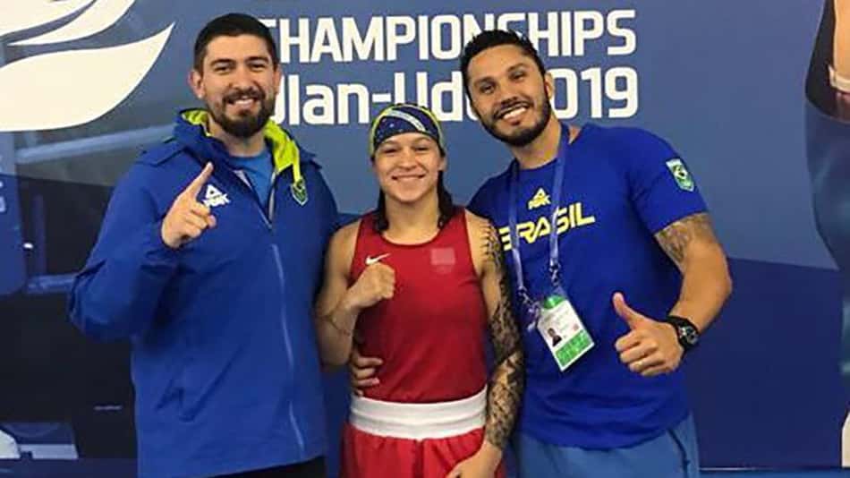 Bia vence e segue adiante no Mundial Feminino