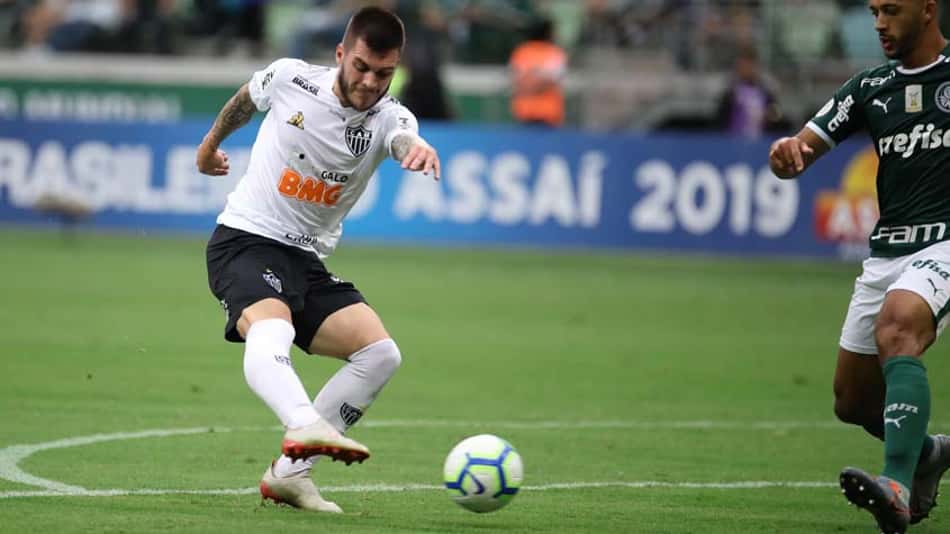 Rodrigo Santana arma boa estratégia de jogo diante do Palmeiras e elogia doação dos jogadores em campo