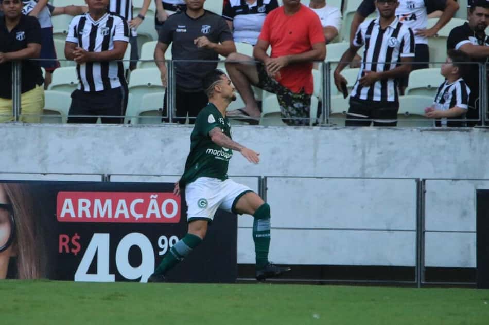 Ceará 'aperta', mas Goiás vence e frustra estreia de Adilson Batista