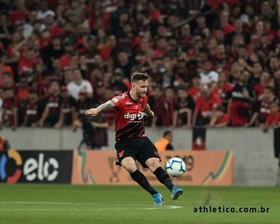 Léo Pereira relembra gol diante do Corinthians em 2018: 'Espero que aconteça novamente'