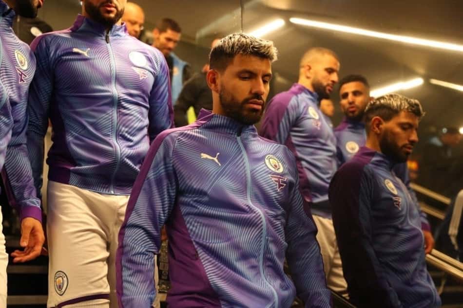 Jogadores do Manchester City usam jaqueta com logo da FaZe