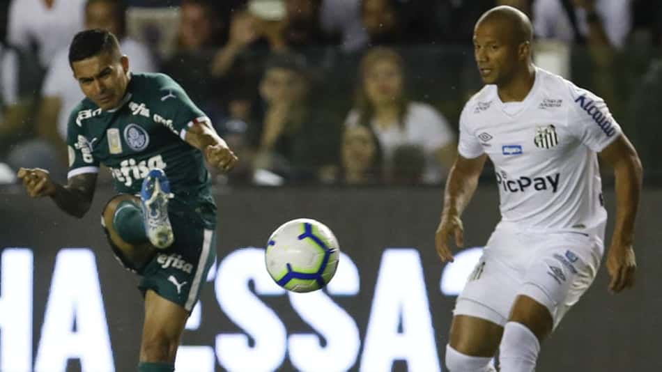 O Santos bateu o Palmeiras por 2 a 0 na noite desta quarta-feira, pela 24ª rodada do Campeonato Brasileiro, e reassumiu a vice-liderança da competição nacional. Gustavo Henrique se destacou na defesa, além de marcar um gol, Carlos Sánchez comandou o meio-campo, e Marinho infernizou no ataque santista. Confira as notas do Peixe do LANCE! (por Gabriel Rodrigues)
