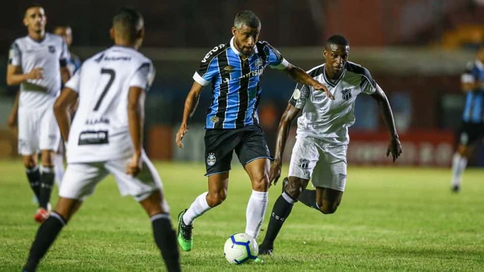 Reformulação! Léo Moura encerra passagem pelo Grêmio