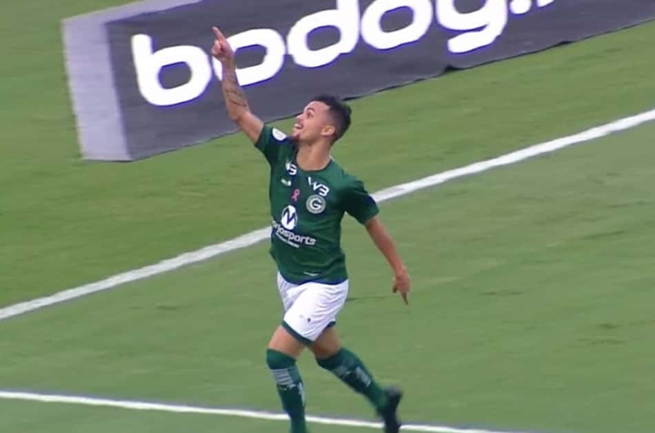 Com gol de Michael, Goiás vence o CSA no Serra Dourada