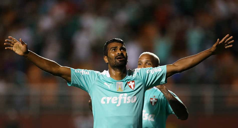 Bem na marcação e efetivo na frente, balançando a rede, o volante Thiago Santos decidiu para o Palmeiras em vitória por 1 a 0 sobre o Botafogo e foi o melhor do Alviverde no duelo, realizado no Pacaembu. Confira, a seguir, as notas do LANCE! para os jogadores do Verdão no confronto (Por Gabriel Grey - gabrielgrey@lancenet.com.br)