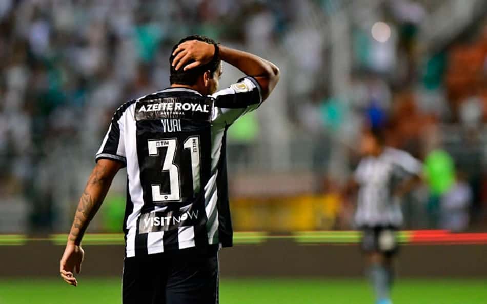 Limitação do elenco cobra preço e Botafogo é inofensivo no Pacaembu