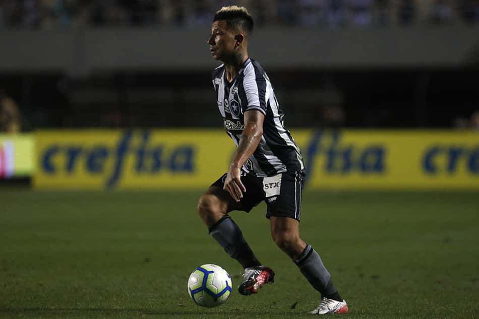 Botafogo libera Leonardo Valencia para procurar novo clube