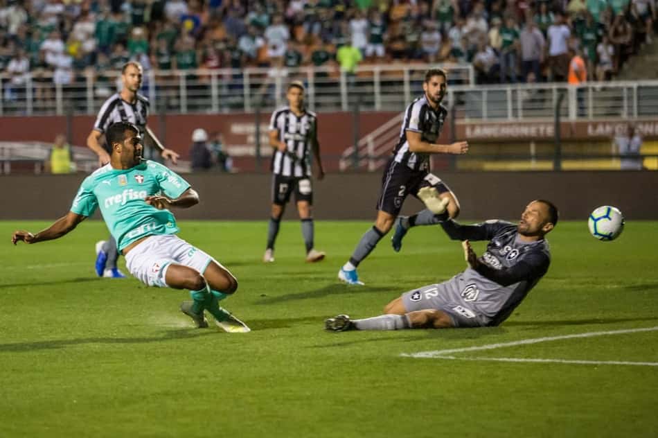 Thiago Santos destaca felicidade após gol da vitória do Palmeiras