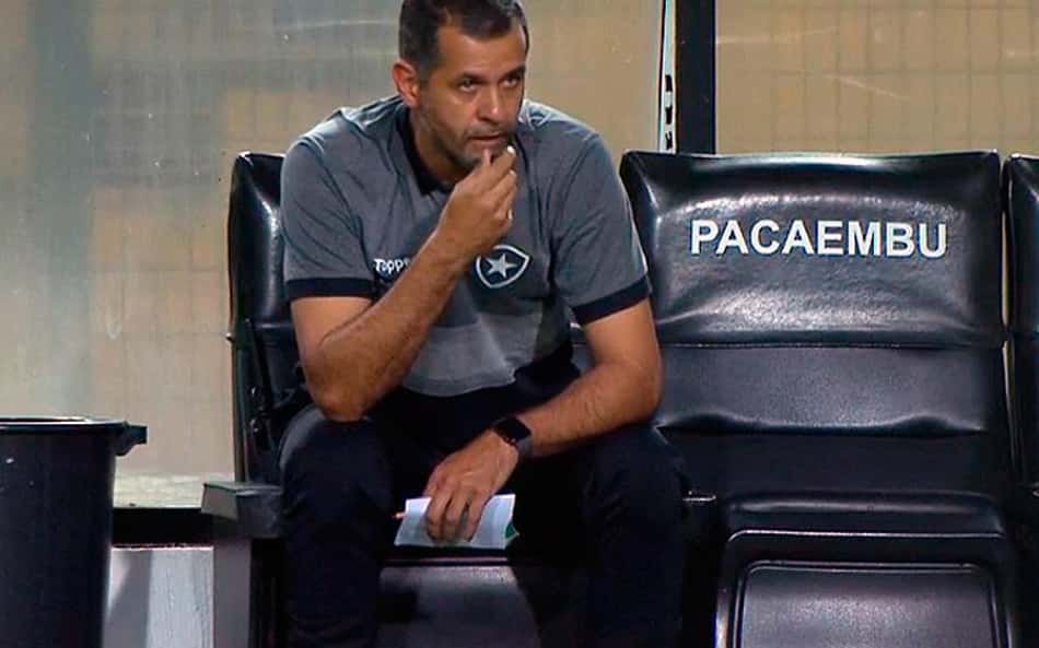 Auxiliar e preparador deixam Botafogo com Barroca; Fernando Miranda chega com Valentim