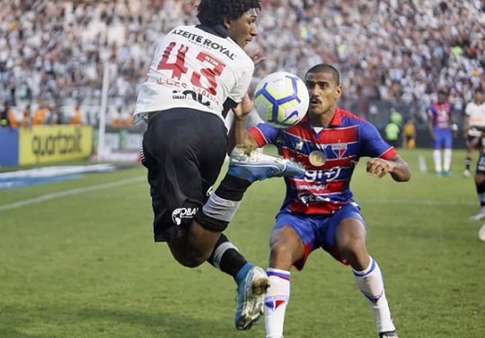 Talles Magno se torna um dos maiores dribladores do Brasileirão