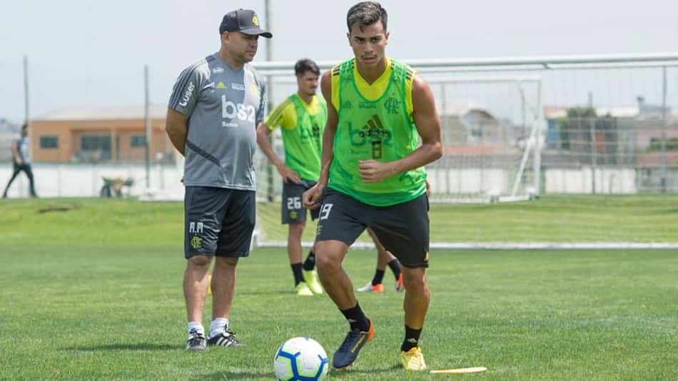 Por Reinier, Flamengo aciona STJD, que dá prazo para resposta da CBF