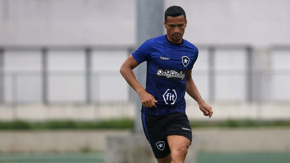 Cícero elogia Valentim e pede atenção aos detalhes no clássico com o Vasco