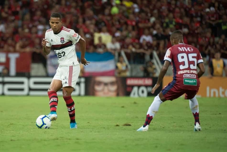 Atuação contra o Fortaleza indica ponto a ser corrigido no Flamengo visando a partida contra o Grêmio