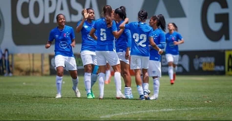 As Cabulosas começaram de forma vitoriosa o clássico contra o Atlético-MG