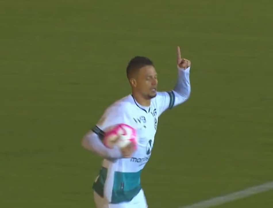 Chapecoense abre 2 a 0, mas Goiás busca o empate na Arena Condá