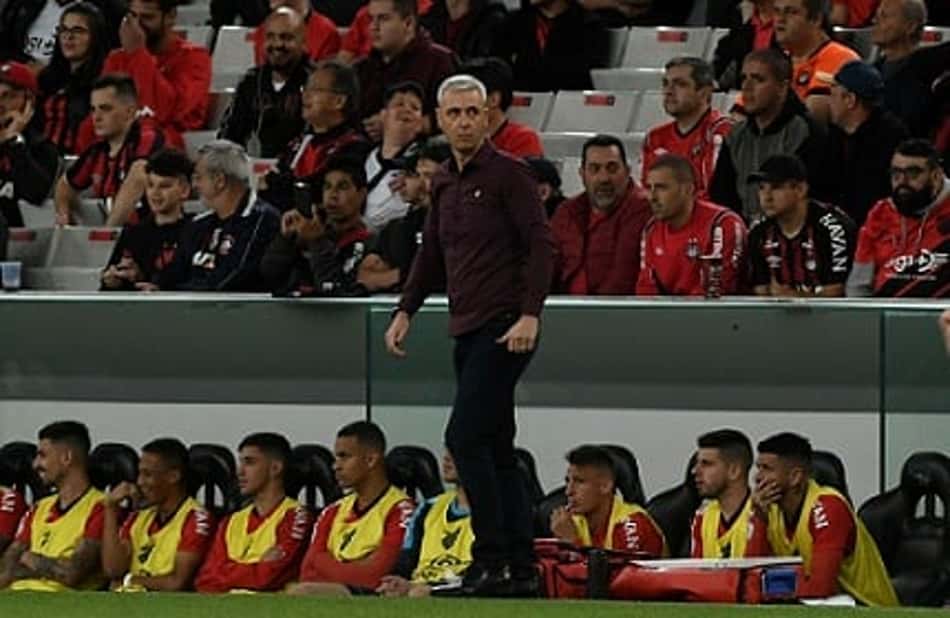 Vai mudar de clube? Tiago Nunes 'pressiona' diretoria do Athletico-PR