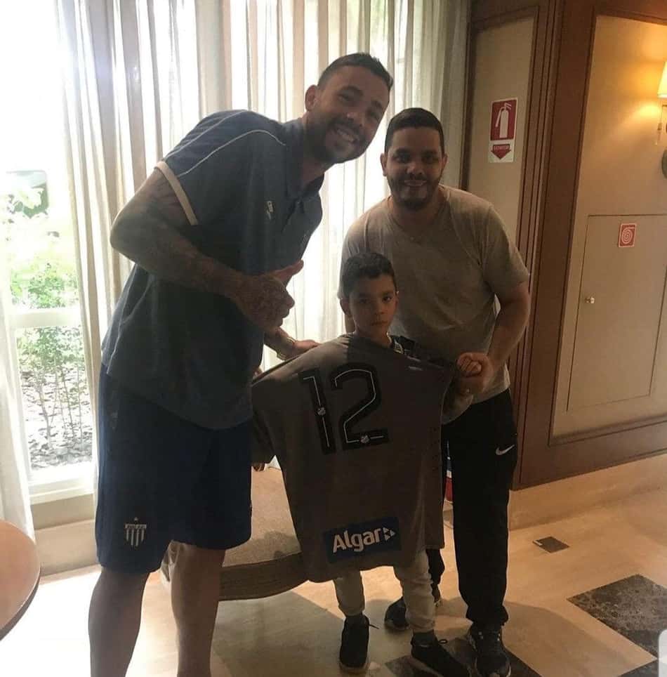 Torcedor do Santos viaja 300 km para conhecer goleiro Vladimir