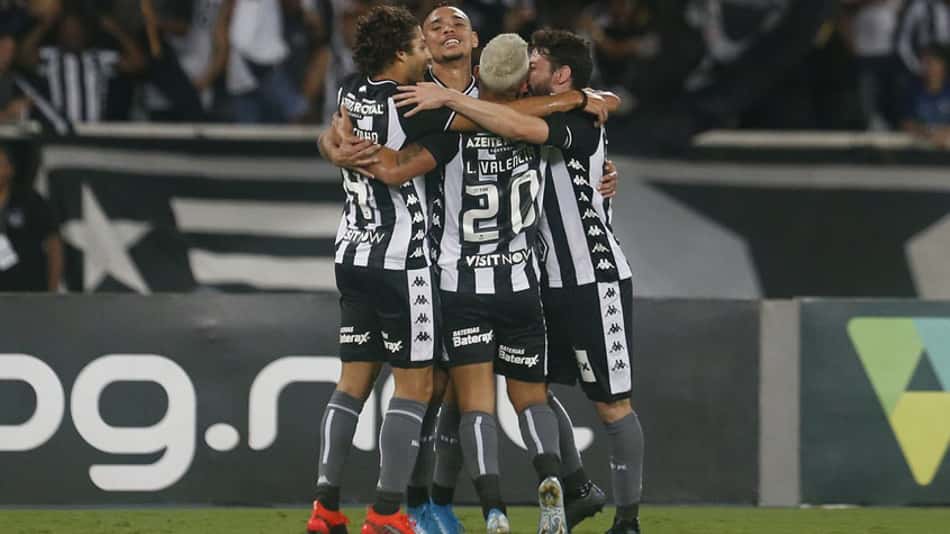 De cara nova, Botafogo vence o CSA e abre distância do Z4 do Brasileirão