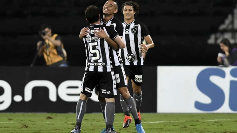 Em palco de boas lembranças, Botafogo tenta vencer o Grêmio