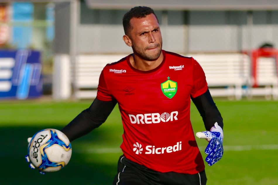 Victor Souza lamenta ausência por lesão, mas ressalta força do elenco